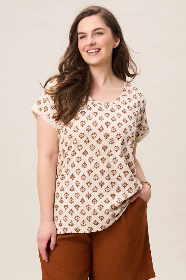 Miss Etam Plus gebloemd T-shirt ecru