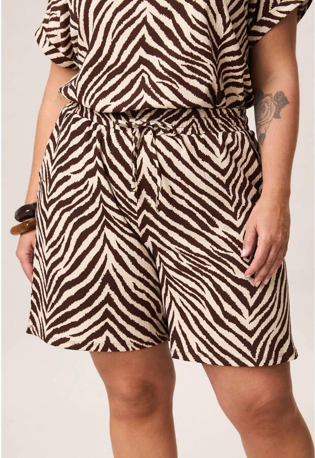 Miss Etam Plus regular waist casual short met zebraprint beige