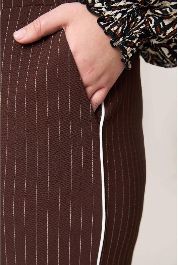 Miss Etam Plus straight high waist casual broek met krijtstreep donkerbruin - Foto 2