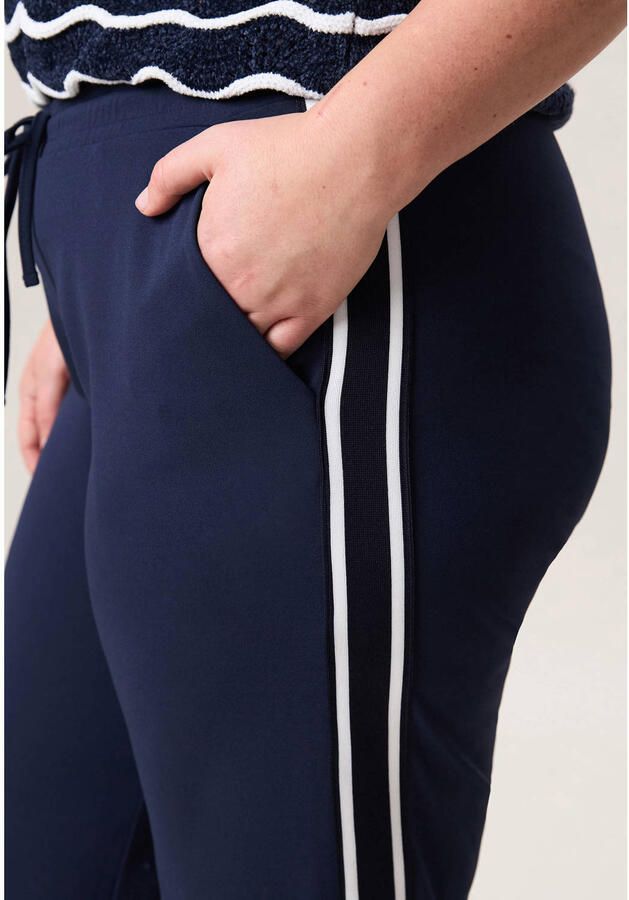 Miss Etam Plus straight regular waist gestreepte broek donkerblauw - Foto 2