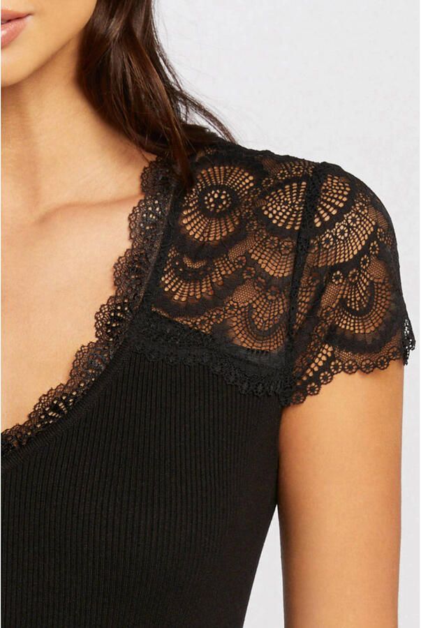 Morgan ribgebreide top met kant zwart