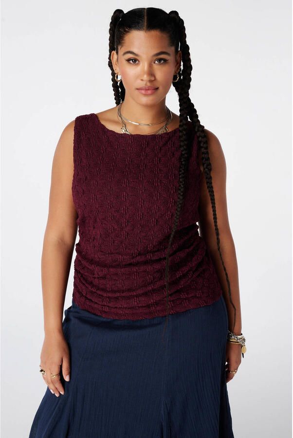 MS Mode top met textuur donkerrood