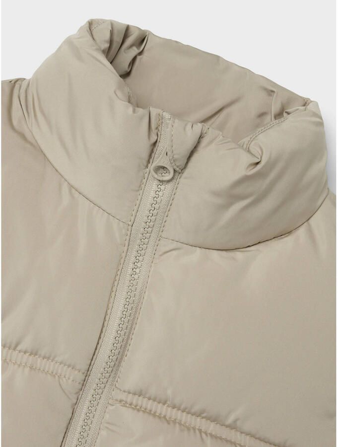 Name It Bodywarmer NKFMAKET voor meisjes met opstaande kraag en lichte vulling - Foto 2