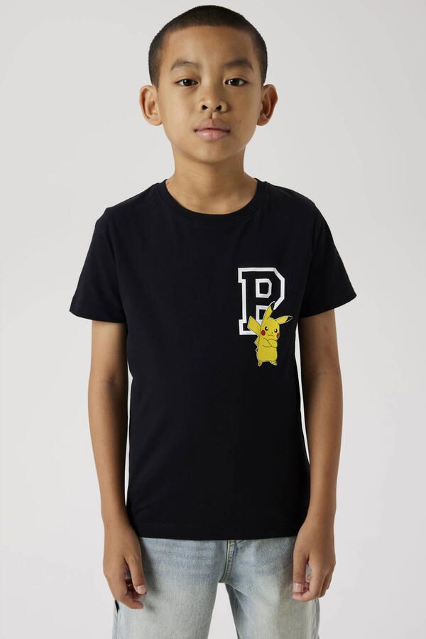 Name It T-shirt NKMDEX POKEMON SS NREG TOP BOX NOOS SKY met geweldige pokémon-motieven op het voor- en achterpand