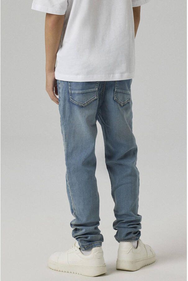 Name It Comfortjeans NKMROBIN voor jongens met knoopsluiting en elastisch denim casual gesneden denim slijtage-effecten aangezette manchet - Foto 2