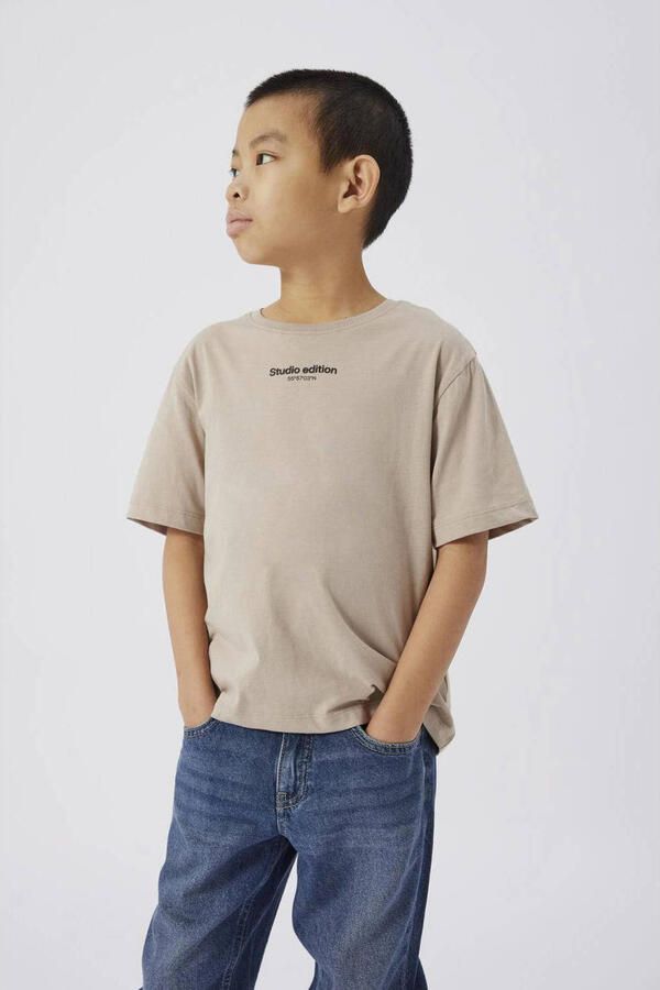 Name it KIDS T-shirt NKMBRODY met tekst zand Beige Jongens Katoen Ronde hals 122 128 - Foto 2