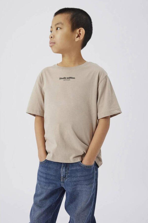 Name it KIDS T-shirt NKMBRODY met tekst zand Beige Jongens Katoen Ronde hals 122 128 - Foto 2