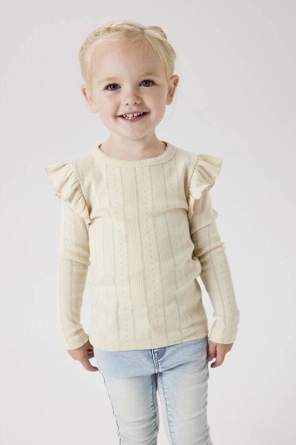 Name It Lange top NMFJULIA LS SLIM TOP NOOS met geweldige volant op de schouder en in het schattige ajourbreisel-design