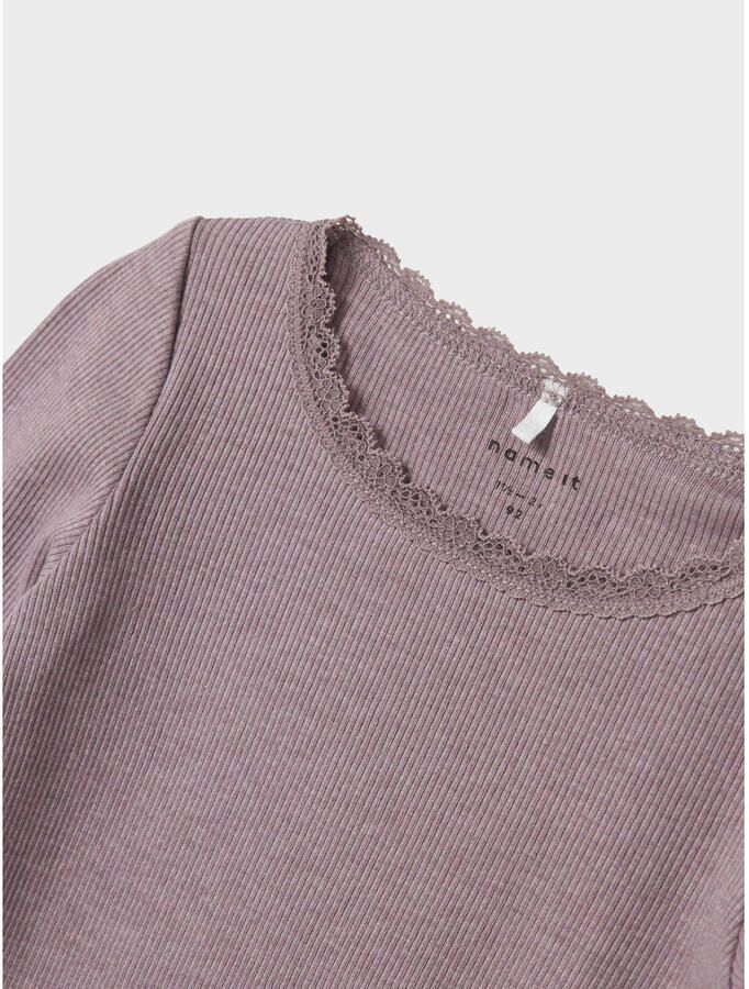 Name It Shirt met lange mouwen NMFKAB LS TOP NOOS in fijne rib en met schattige kanten rand aan de halslijn