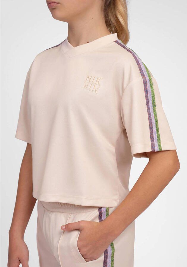 NIK&NIK boxy T-shirt met logo en contrastbies beige Meisjes Polyester V-hals - Foto 2
