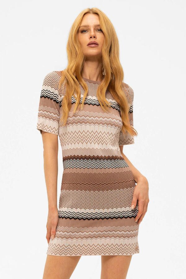 NIKKIE korte jurk met lurex bruin