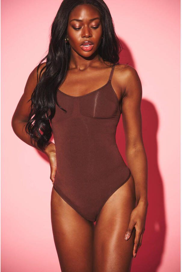 NIKKIE medium corrigerende stringbody bruin - Foto 2