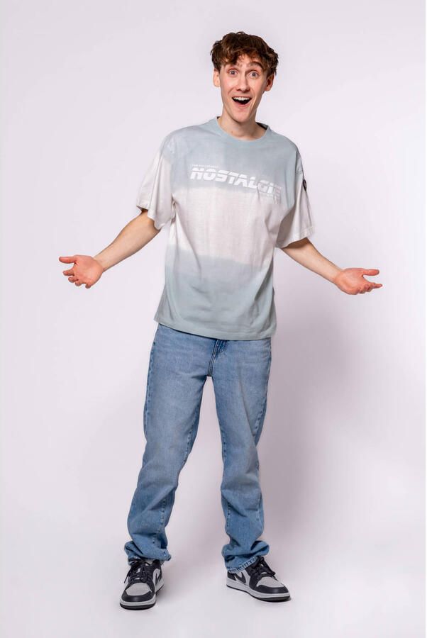 No Way Monday X Job Dutchtuber T-shirt met tie-dye print lichtblauw
