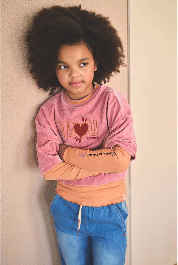 NONO fluwelen cropped top met borduursels en tekst roze