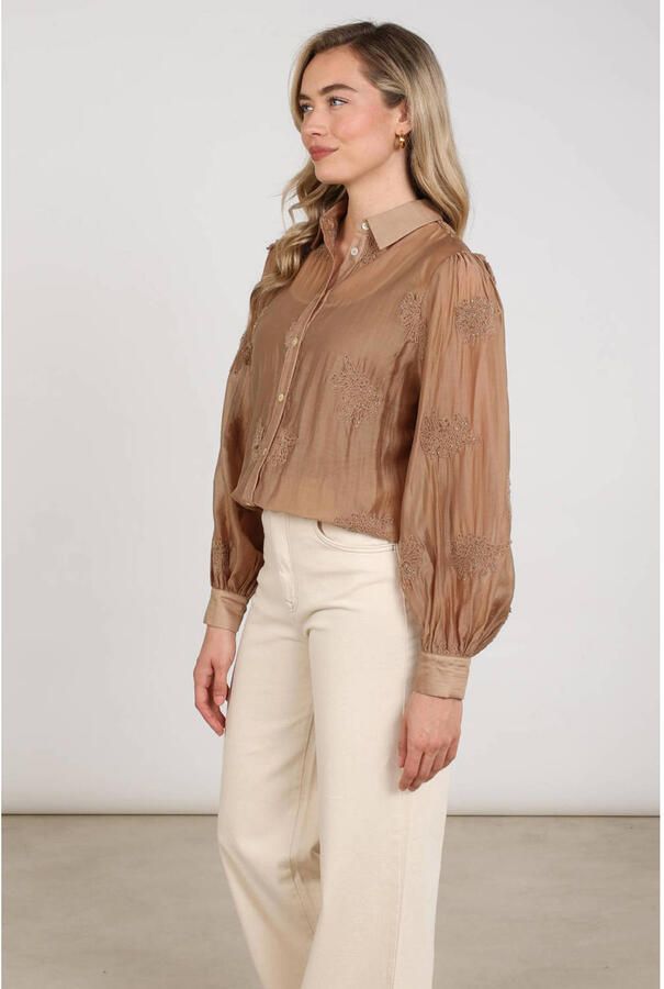 NUKUS Dames Blouses Milanova Blouse Embroidery Camel - Foto 6