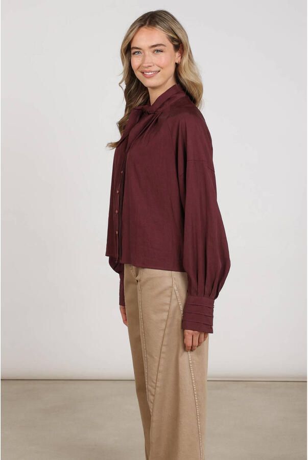 NUKUS blouse met plooien donkerrood - Foto 3