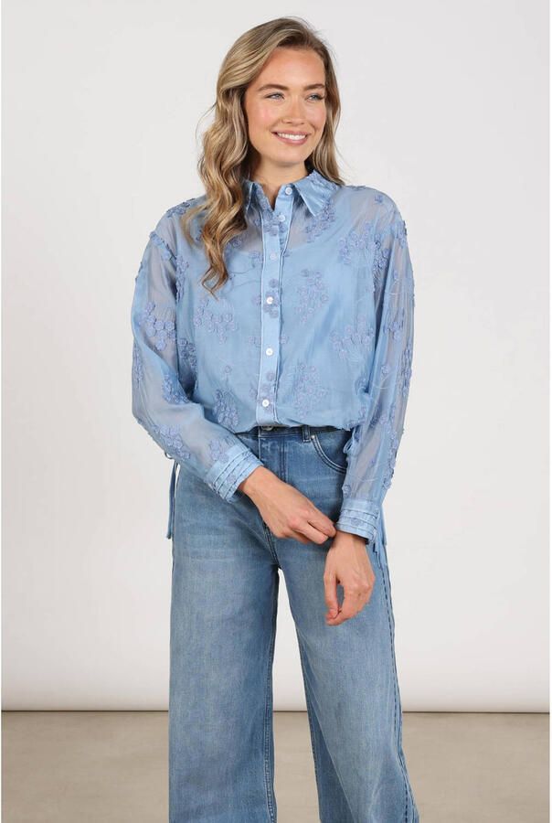 NUKUS semi-transparante blouse met borduursels blauw