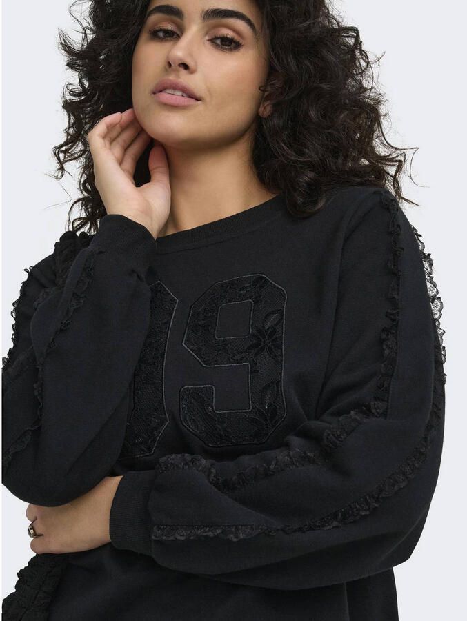 ONLY CARMAKOMA Carbeatrix L S O-Neck Swt Jrs sweater Plus Size met tekst zwart