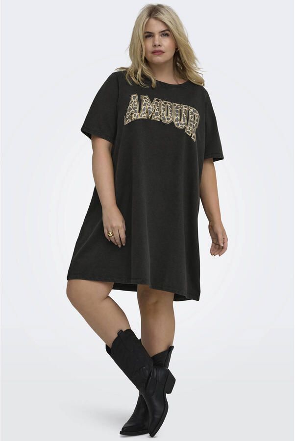 ONLY CARMAKOMA korte T-shirtjurk Plus Size met strass-steentjes en tekst zwart - Foto 2