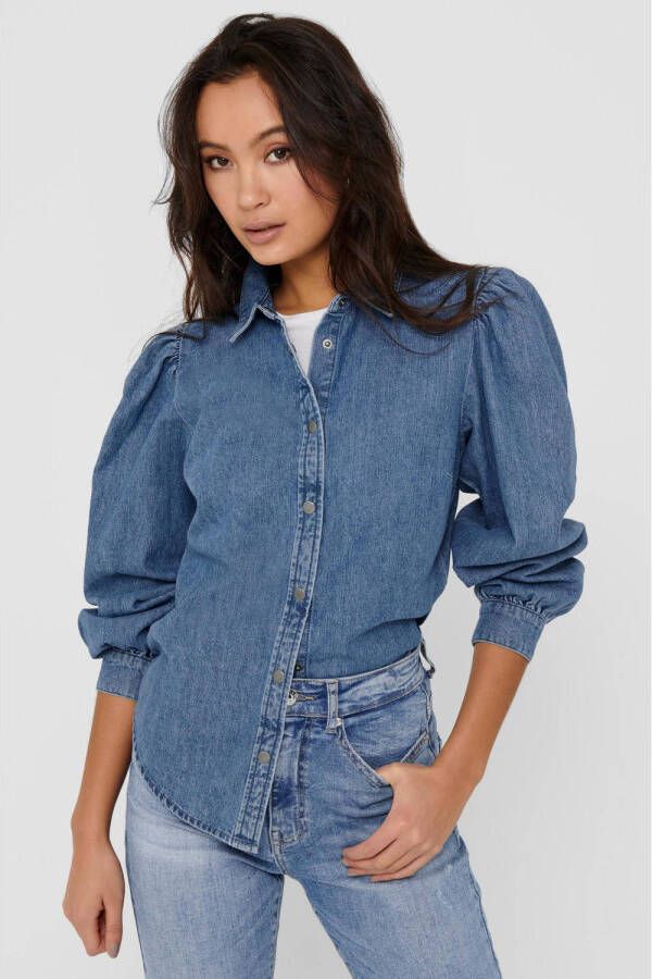 Only zachte denim blouse drukknopen met wijde pofmouwen valt kleiner