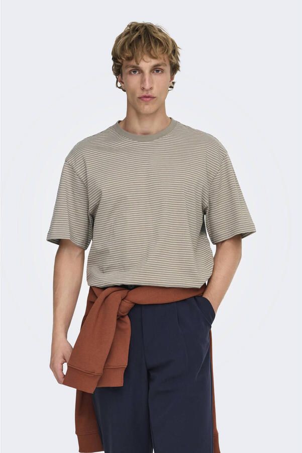 ONLY & SONS relaxed gestreepte T-shirt taupe