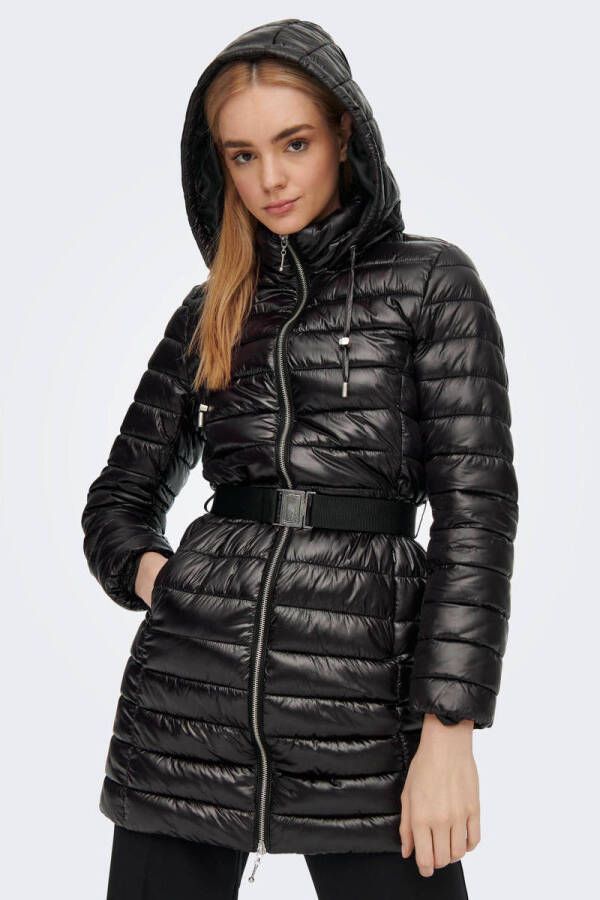 Only Gewatteerde jas ONLSCARLETT QUILTED BELTED COAT CC OTW met een capuchon