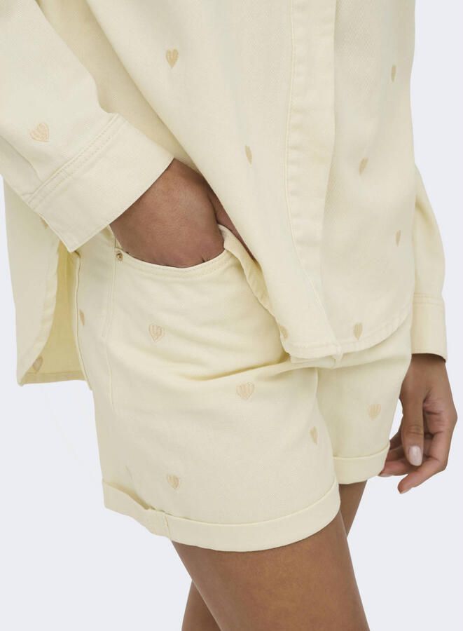 ONLY denim regular waist short met hartjes lichtgeel - Foto 2