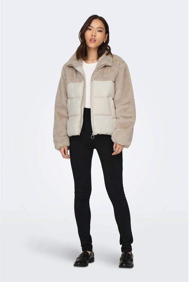 Only Gewatteerde jas ONLWANJA – Jas met pluche details en hoge kraag regular fit modisch web materiaalmix hoogsluitend - Foto 1