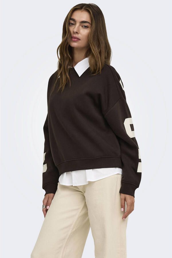 ONLY rechtvallende sweater met tekst bruin ecru