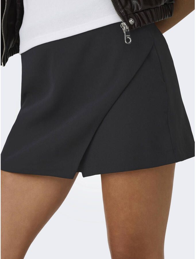 Only Mid waist bermuda in wikkellook model 'MIST-YASMINE'
