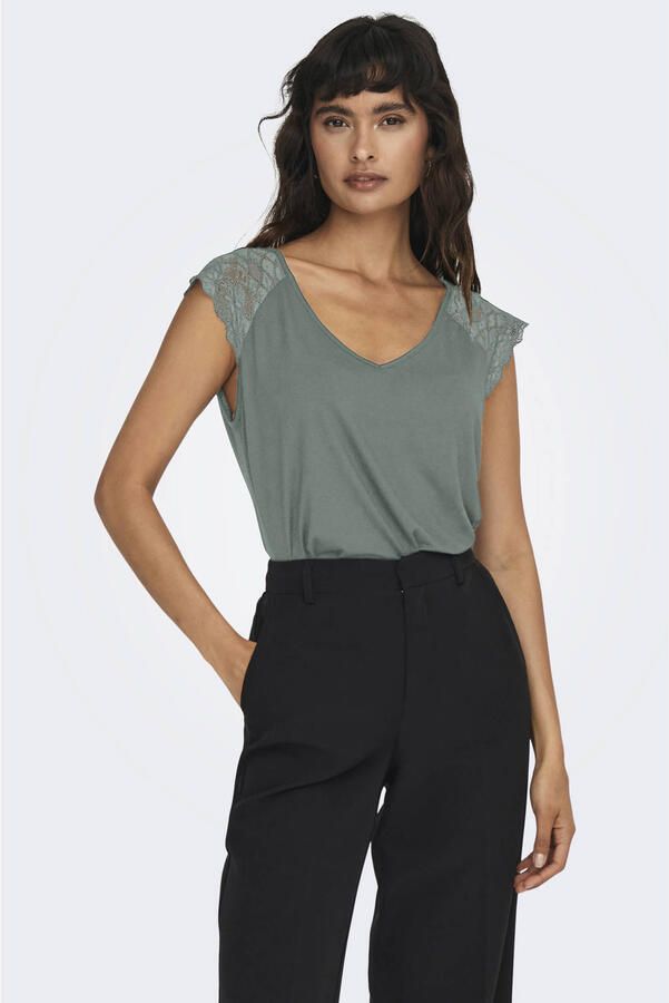 Only Shirt met V-hals ONLPETRA S S LACE MIX TOP CS JRS