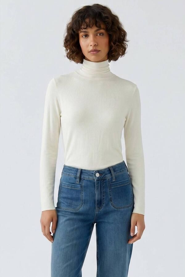 OUI top wit