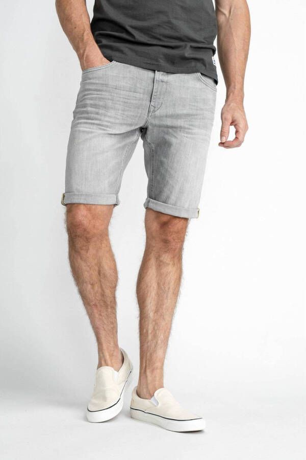Petrol Industries slim fit short light grey