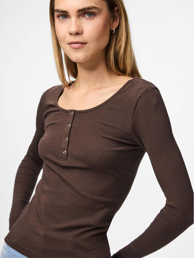 PIECES aansluitende longsleeve donkerbruin - Foto 2