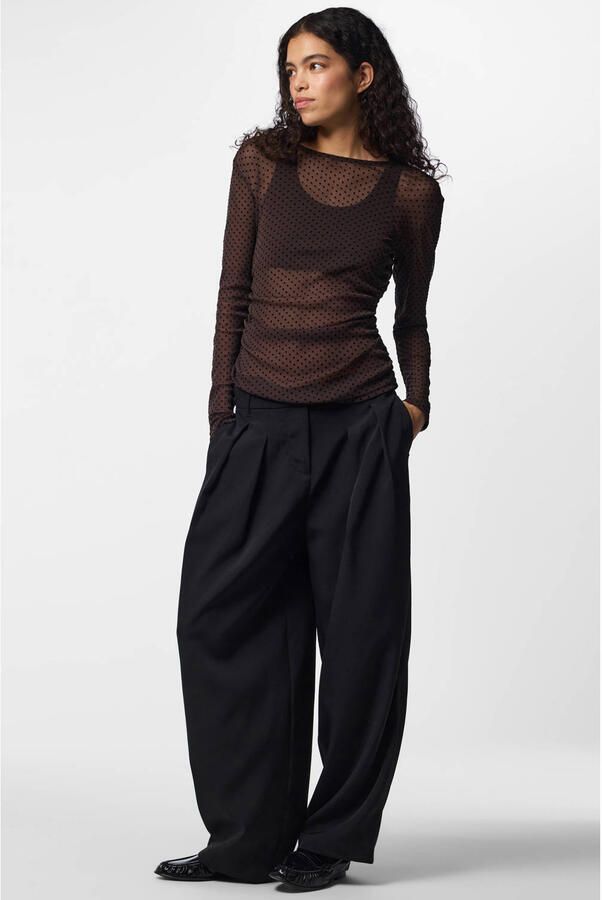 PIECES semi-transparante top met stippen donkerbruin - Foto 3