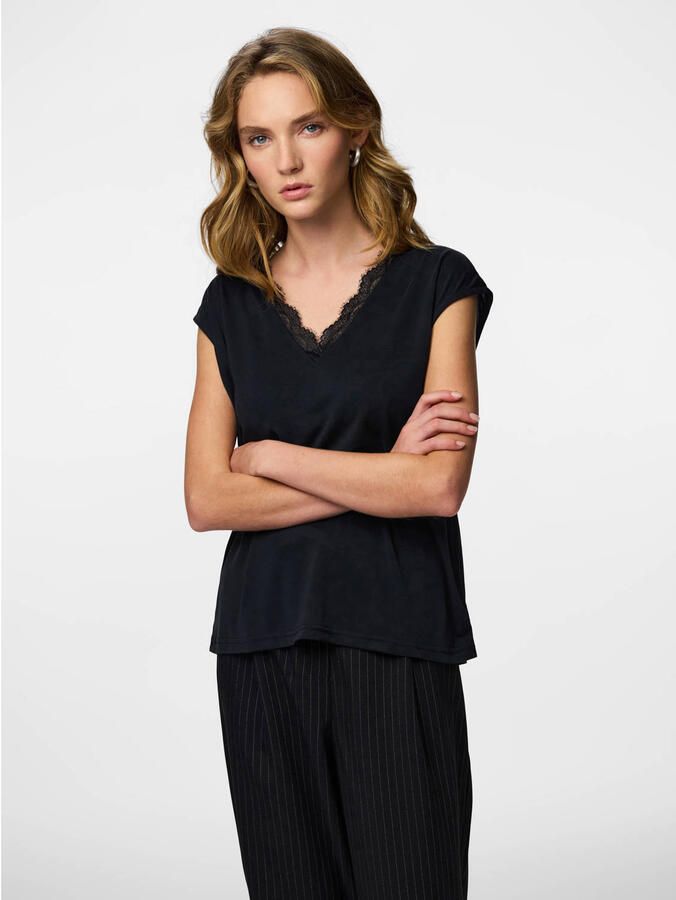 Pieces Shirt met korte mouwen PCKAMALA LACE V-NECK TEE JRS NOOS BC