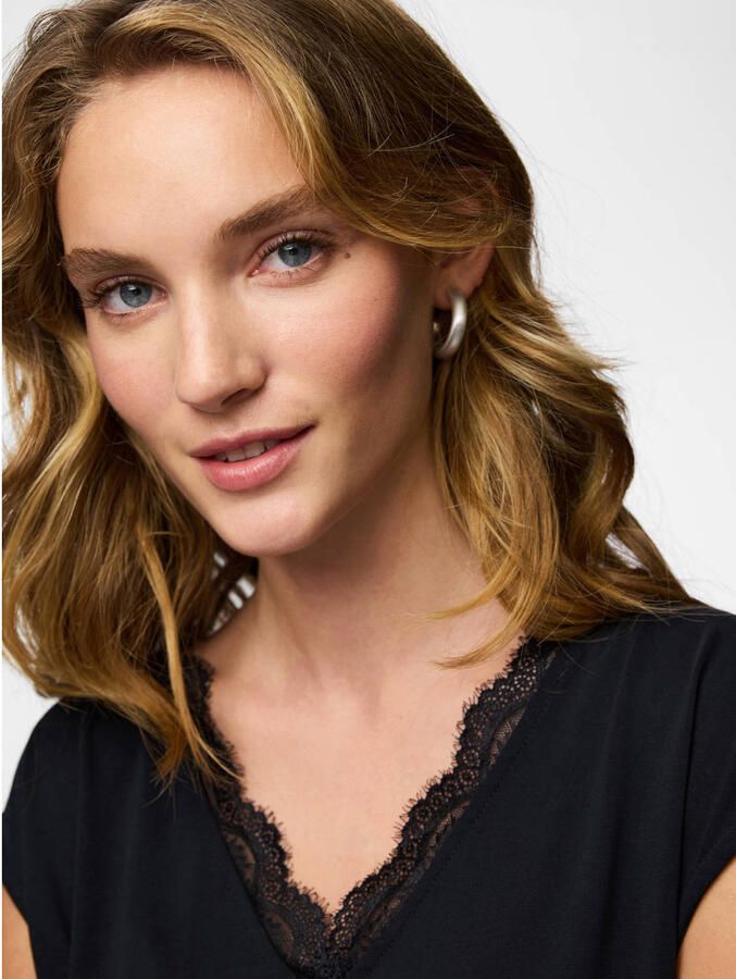 Pieces Shirt met korte mouwen PCKAMALA LACE V-NECK TEE JRS NOOS BC - Foto 2