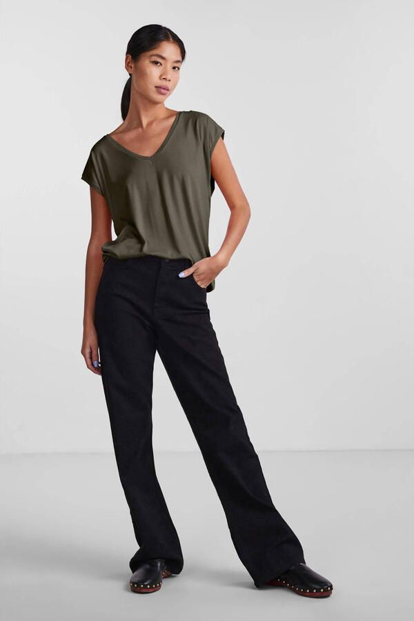 Pieces T-shirt met V-hals model 'KAMALA' - Foto 2