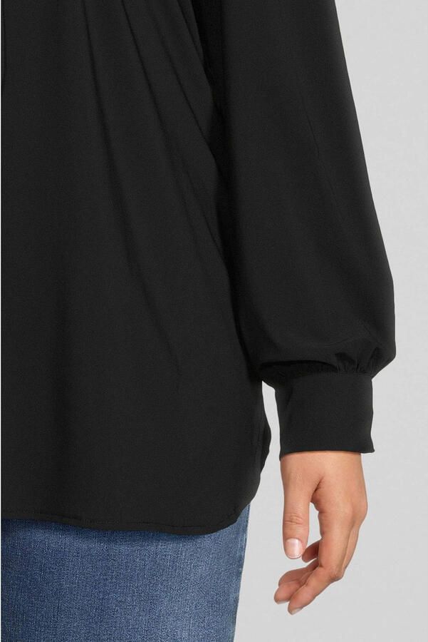 Plus Basics blouse van travelstof zwart