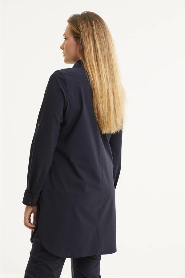 Plus Basics lange blouse van travelstof donkerblauw