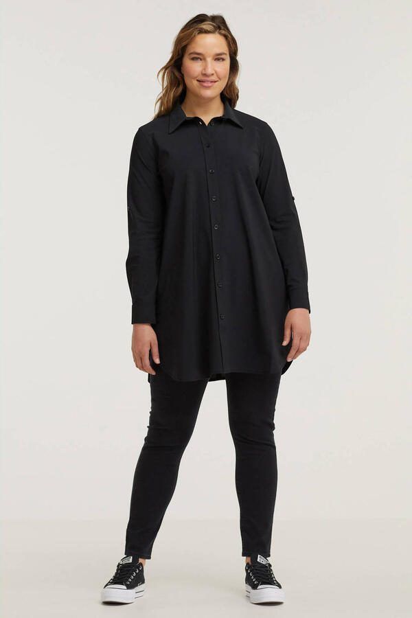 Plus Basics lange blouse van travelstof zwart