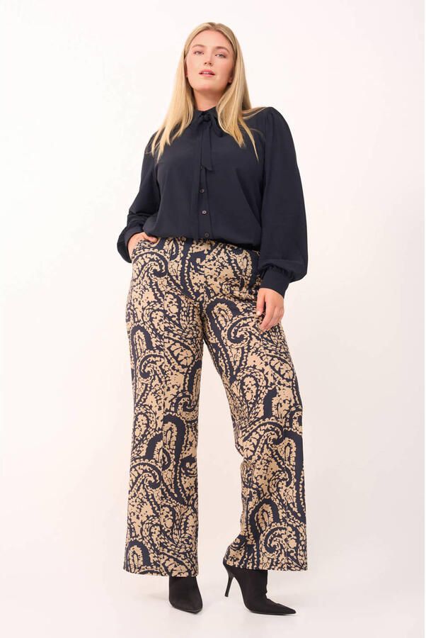 Plus Basics travelstof baggy broek met print donkerblauw beige - Foto 2