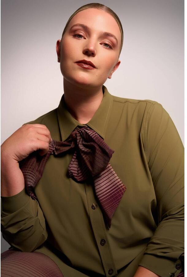 Plus Basics travelstof blouse olijfgroen - Foto 2