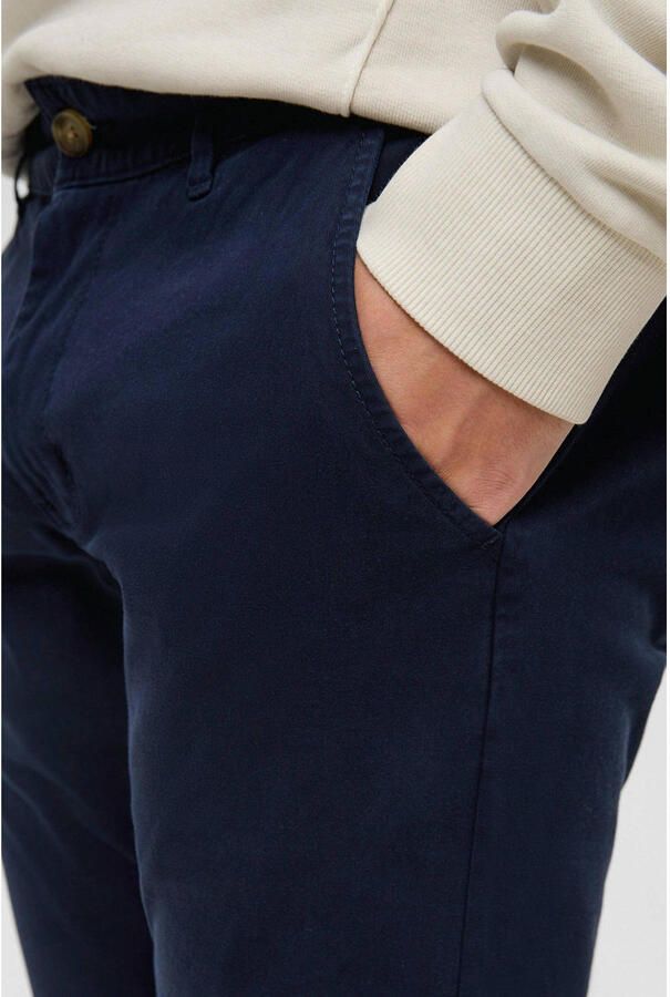 Q S designed by Chino met stretchaandeel