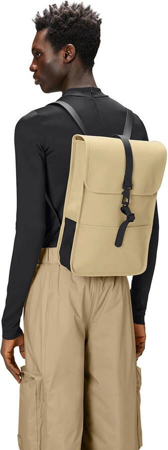 Rains Mini Rugzak Waterdicht Laptopvak Magnetische Sluitingen Beige Unisex - Foto 3