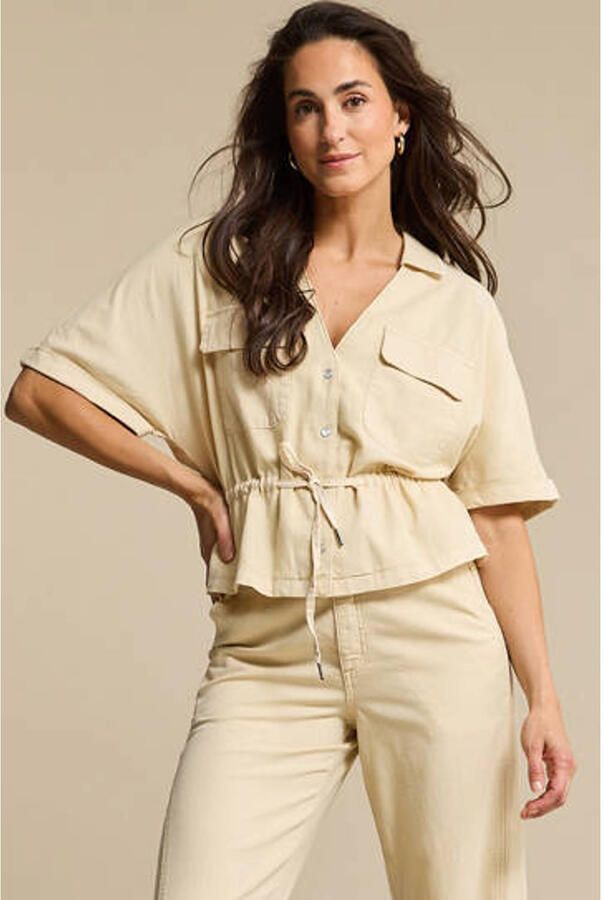 Red Button blouse beige