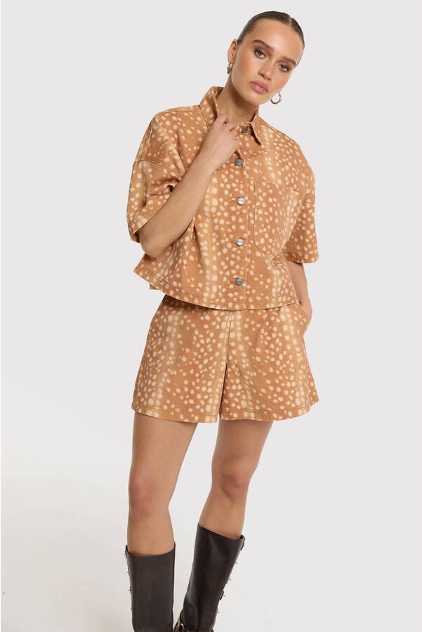 REFINED DEPARTMENT Dames Blouses Ladies Woven Cropped Blouse Bambi Print Adeline Camel - Foto 5