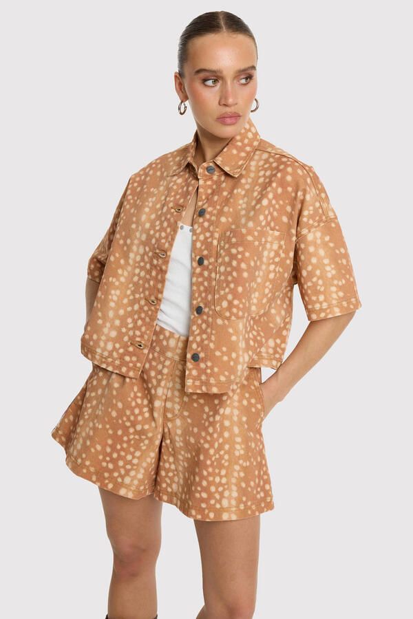 REFINED DEPARTMENT Dames Blouses Ladies Woven Cropped Blouse Bambi Print Adeline Camel - Foto 7