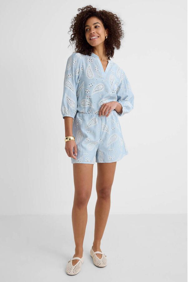 Ruby broderie short met linnen lichtblauw