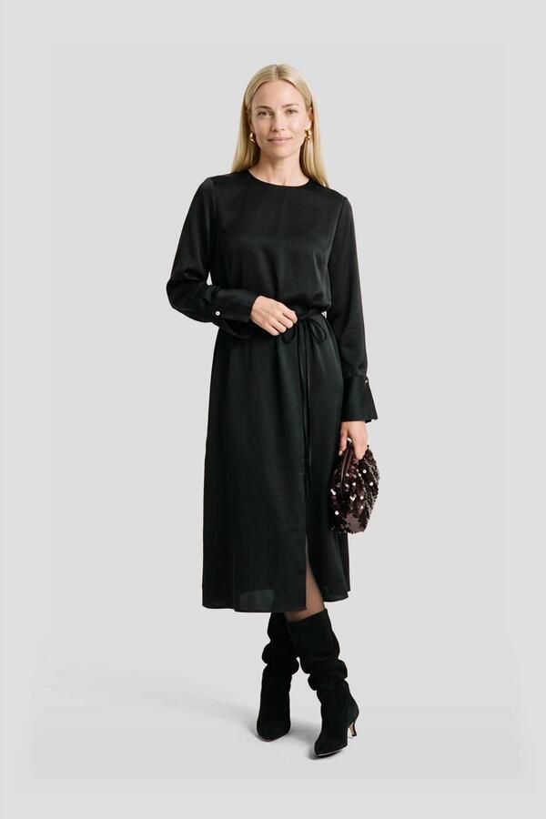 Ruby maxi satijnen jurk met ceintuur zwart